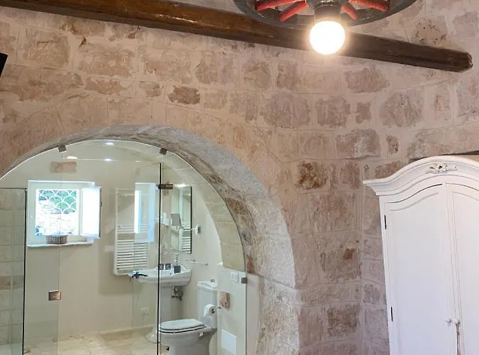 Trulli Tesoro Bed & Breakfast 4*