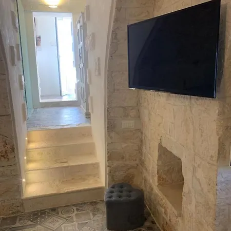 Trulli Tesoro Cisternino