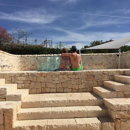 Trulli Tesoro Cisternino