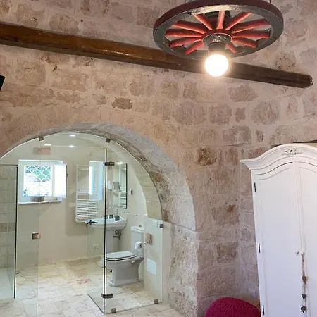Trulli Tesoro Bed & Breakfast 4*