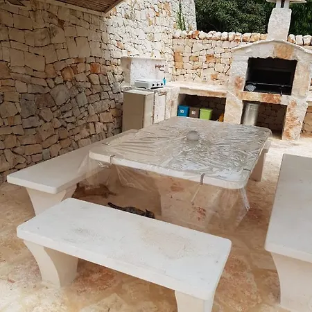 Trulli Tesoro Cisternino