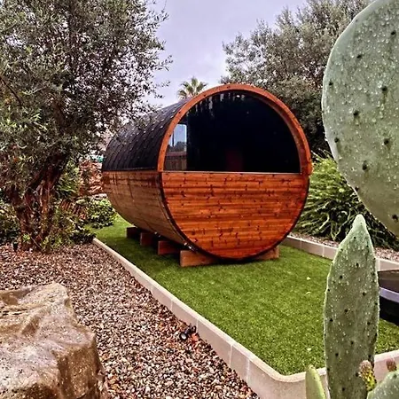 Trulli Tesoro Bed & Breakfast 4*